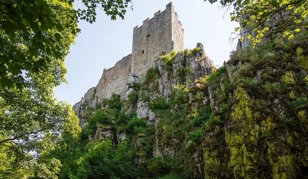 Zamek w Bochotnicy